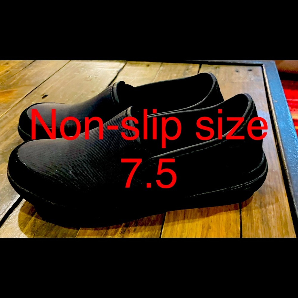 Non slip shoes size 7.5